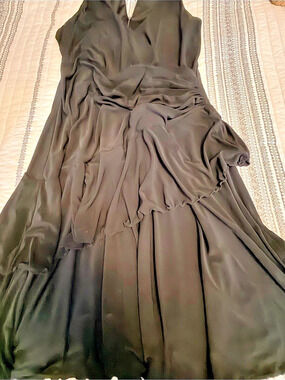 Luxe by Carmen Marc Valvo Maxi Wrap Dress in Black Size 14 Like New